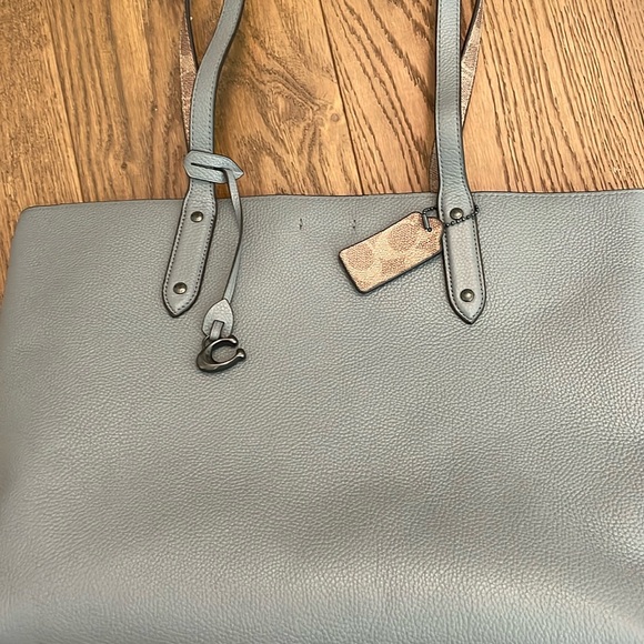 Coach tote handbag in grey color with signature coach interior - Picture 12 of 15
